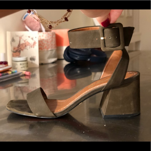 L’intervalle Shoes - Picture 1 of 2